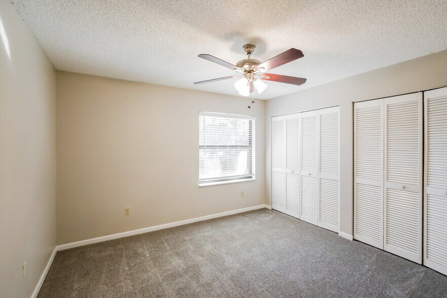 Building Photo - 735 Daffodil Dr