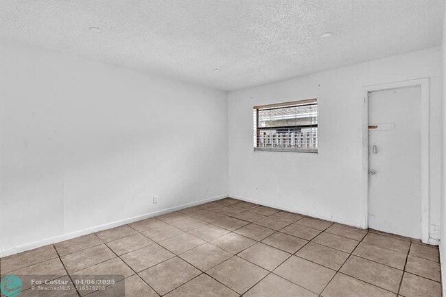 Building Photo - 5738 NW 27th Ct