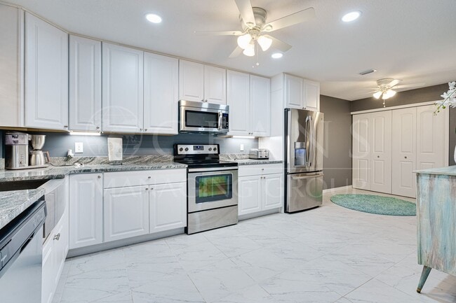 Building Photo - Beautifully Furnished 2BR Home + Bonus Room
