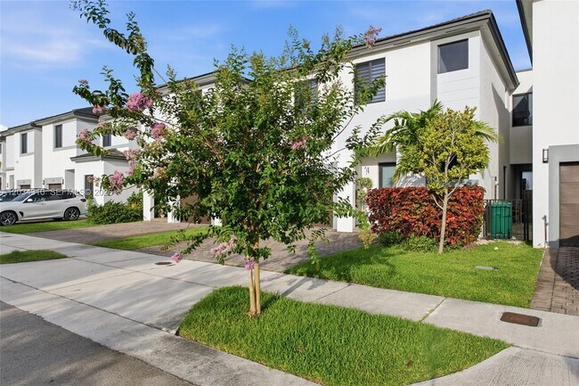 Building Photo - 13630 SW 158th Ave