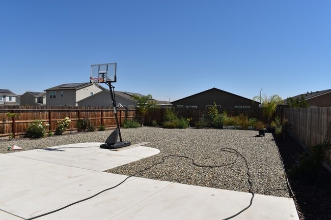 Building Photo - 4554 Iris Ct