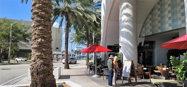 Building Photo - 1750 N Bayshore Dr