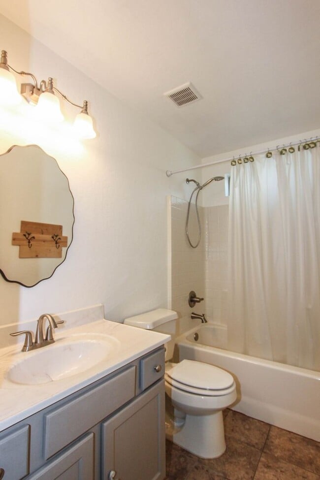 Building Photo - 3 bedroom Home in Diamond Valley