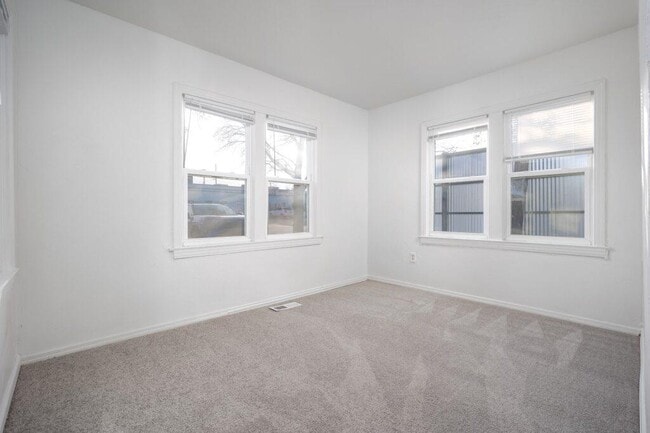 Building Photo - 1013 NW 45th St