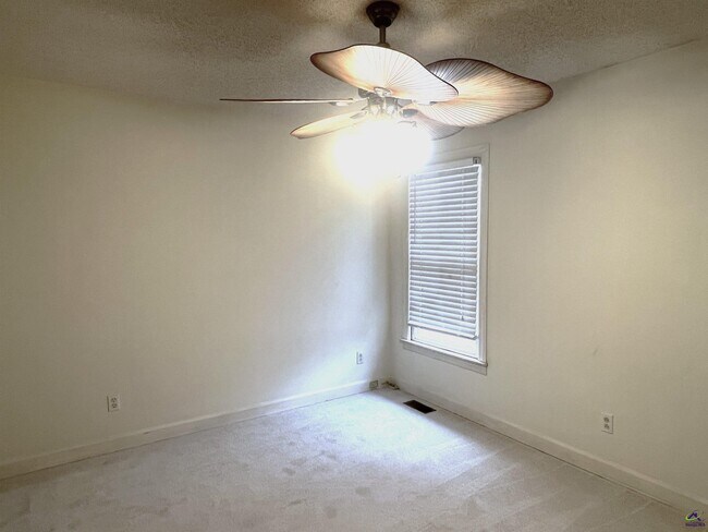 Building Photo - 115 Wedgewood Ct