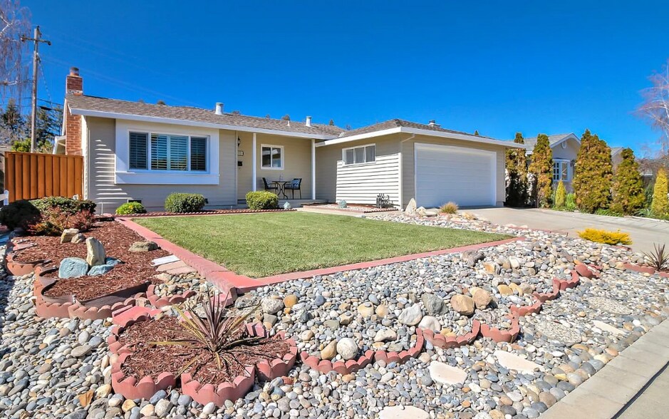 Primary Photo - 1099 Kelly Dr