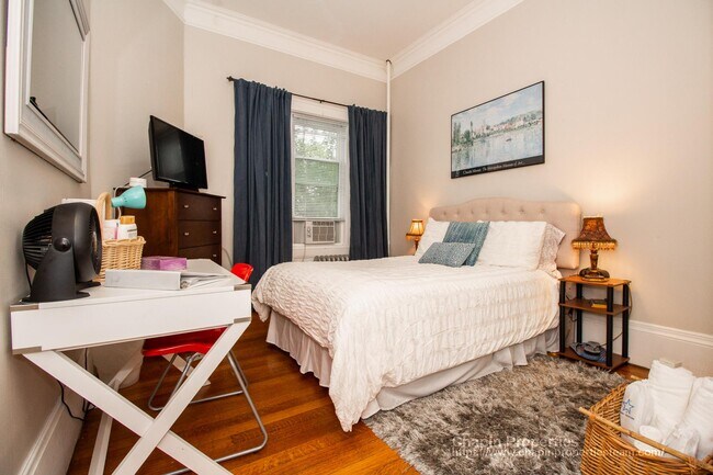 Building Photo - 1025 Beacon St