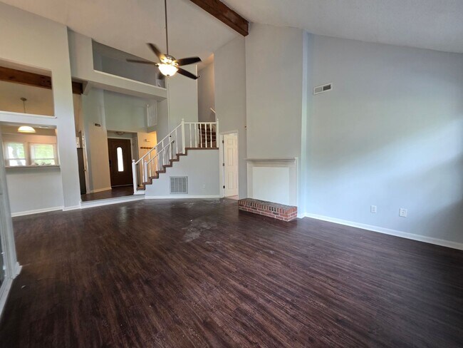Building Photo - Charming 3-Bedroom Retreat Near Camp Lejeune's Main Gate