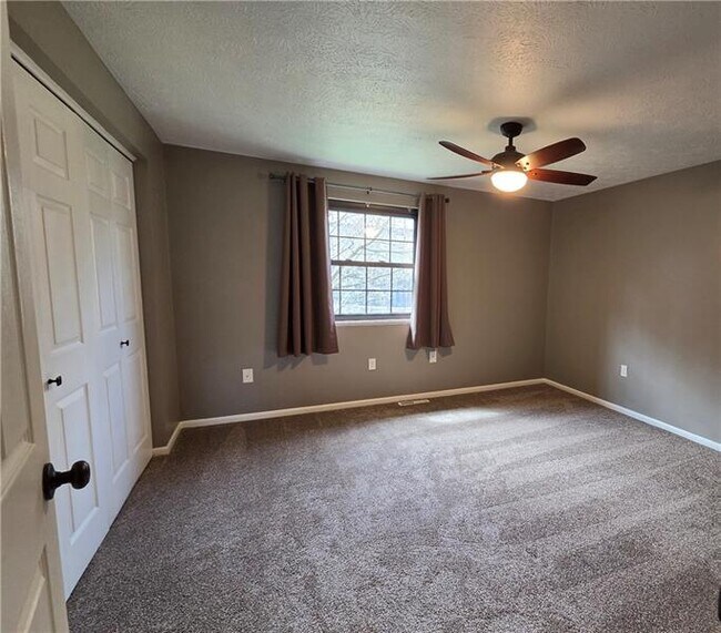 Building Photo - 711 Newton Square Dr