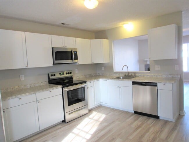 Building Photo - 2 Br 3 BA Townhouse Hunters Creek