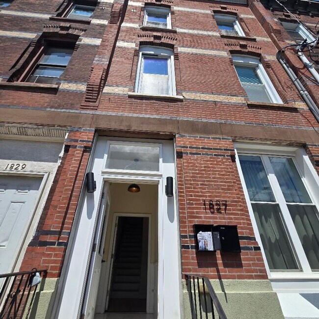 Building Photo - Make this your home today! Come rent with ...