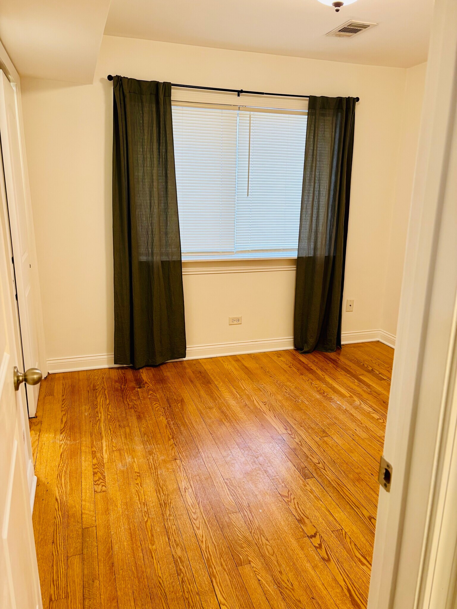 Building Photo - 5327 S 73rd Ave