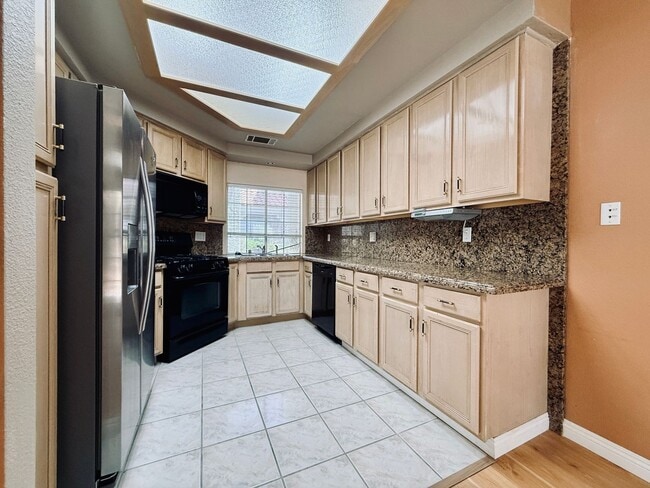 Building Photo - BEAUTIFUL 2 STORY TOWNHOME LOCATED IN THE SOUTHWEST!