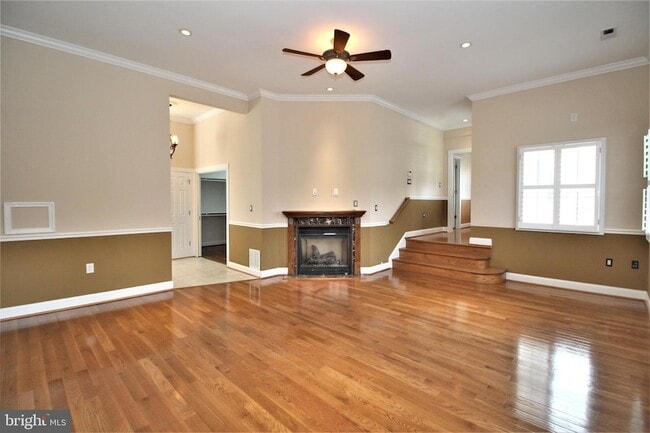 Building Photo - 5905 Lone Oak Dr