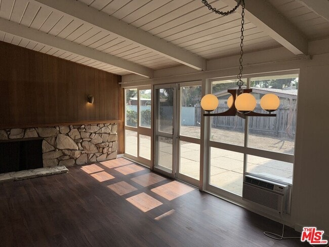 Building Photo - 3355 Kallin Ave