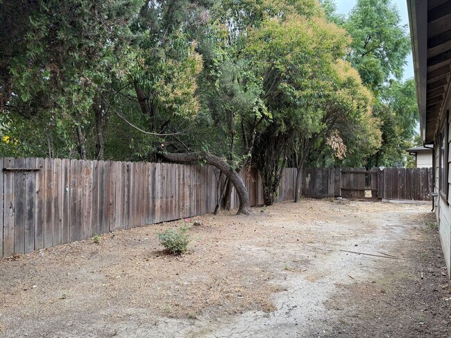 Building Photo - 340-344 El Rio Ct