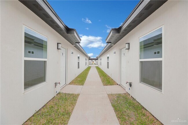 Building Photo - 15 E 24th St