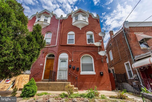 Building Photo - 1633 Wakeling St