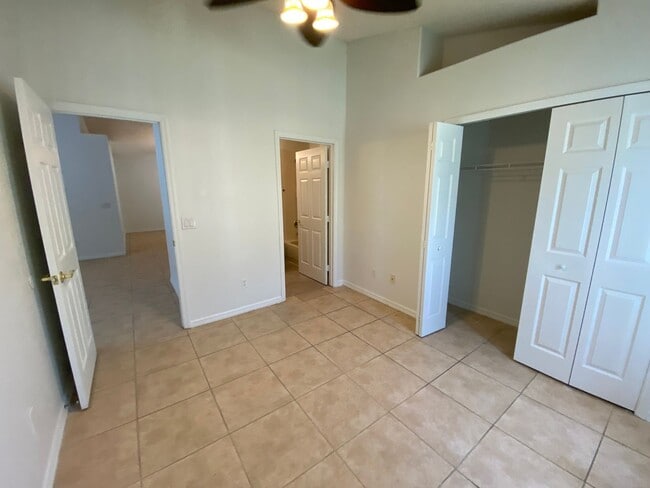 Building Photo - Great 4 Bedroom 3 Bathroom Pool Home in Indian Creek