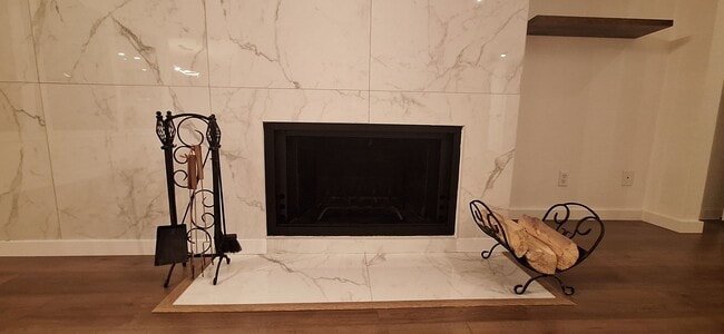 Building Photo - Luxurious 2-Bed, 2-Bath Condo with Spectacular Views and Designer Upgrades in Kirkland!!