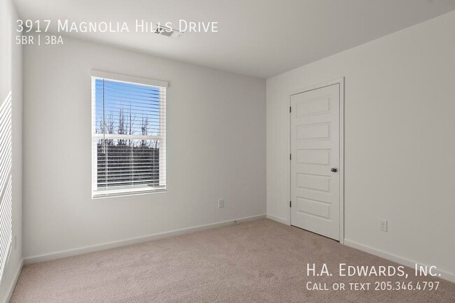 Building Photo - 3917 Magnolia Hls Dr