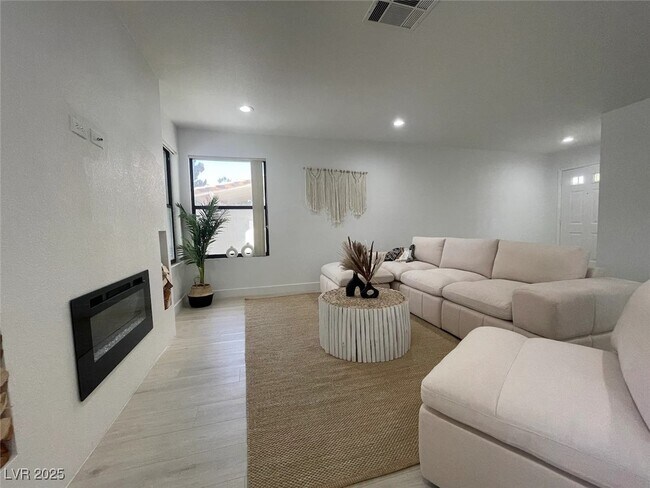 Building Photo - 3004 Ocean View Dr