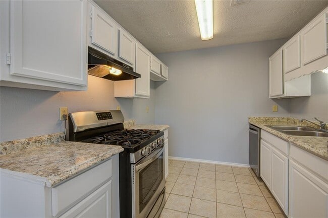 Building Photo - 4718 Brooklawn Dr