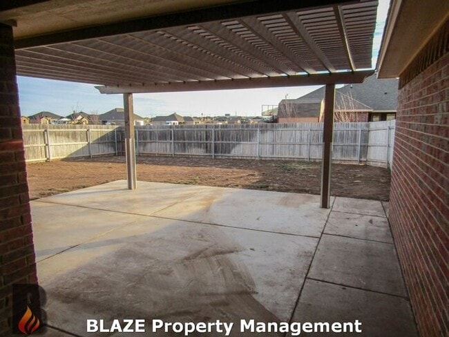Building Photo - Charming Corner Lot Home in Desirable City...