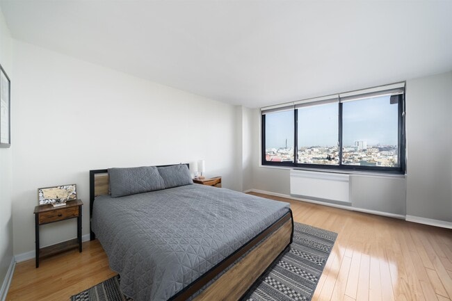 Building Photo - 700 Grove St