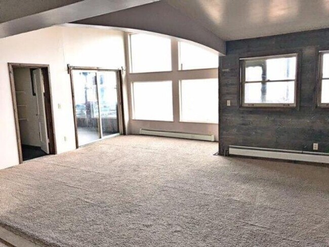 Building Photo - 307 High St