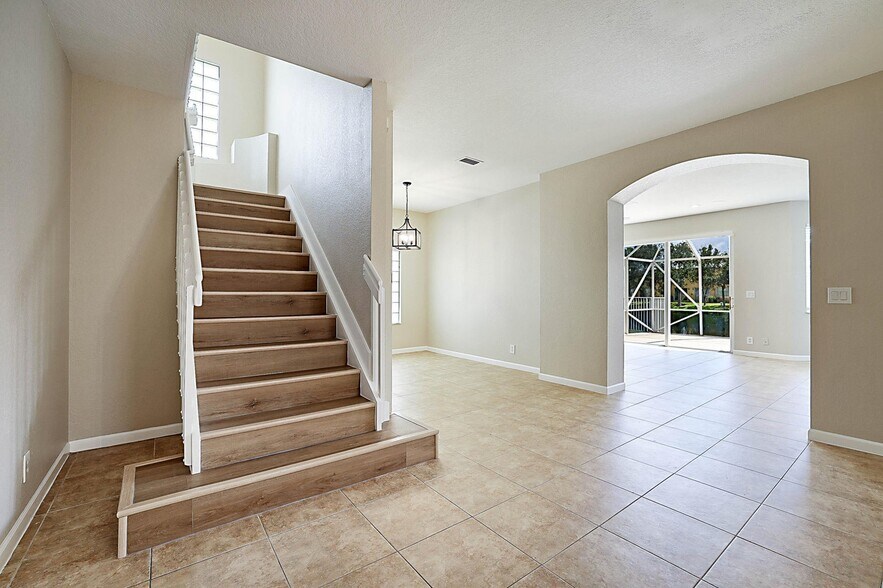 Building Photo - 122 Kensington Way