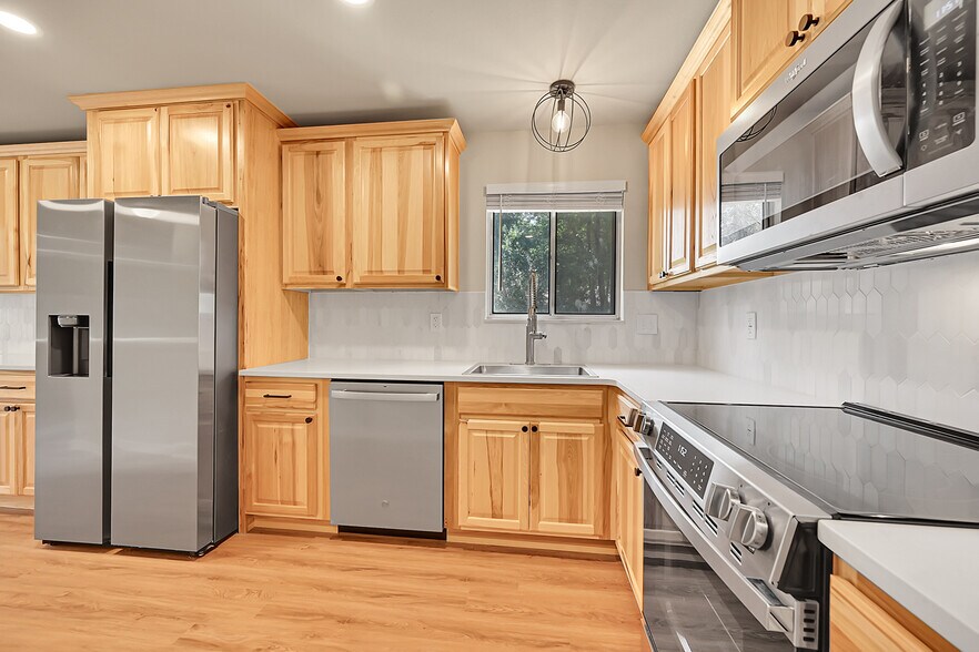 Building Photo - 2742 W 22nd Street Dr