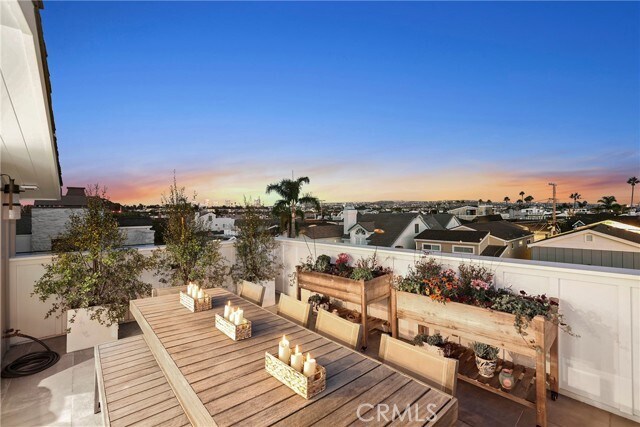Building Photo - 201 Opal Ave