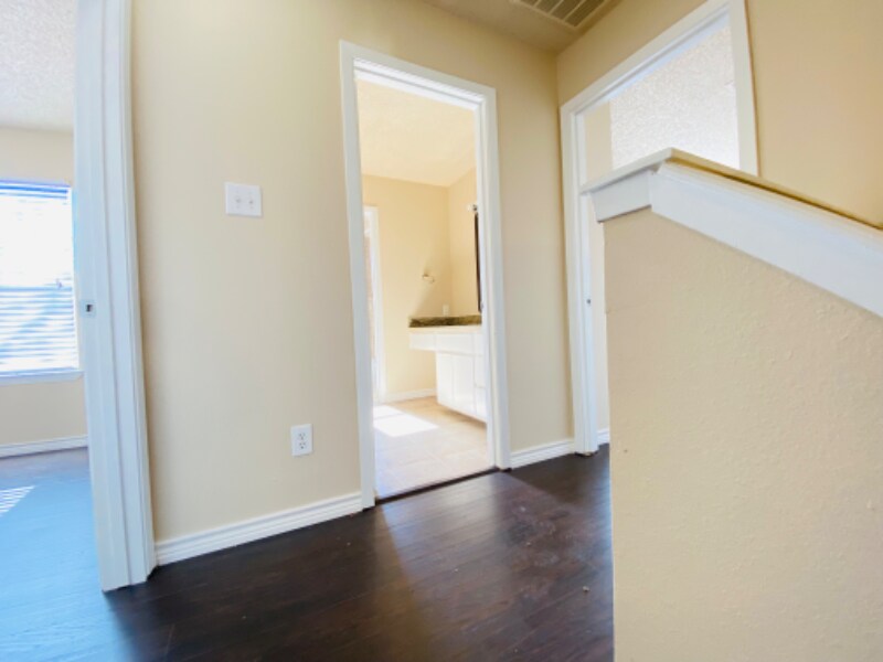 Building Photo - 103 Hughson Ct