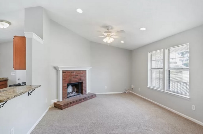 Building Photo - 3 bed 2 bath in Decatur!