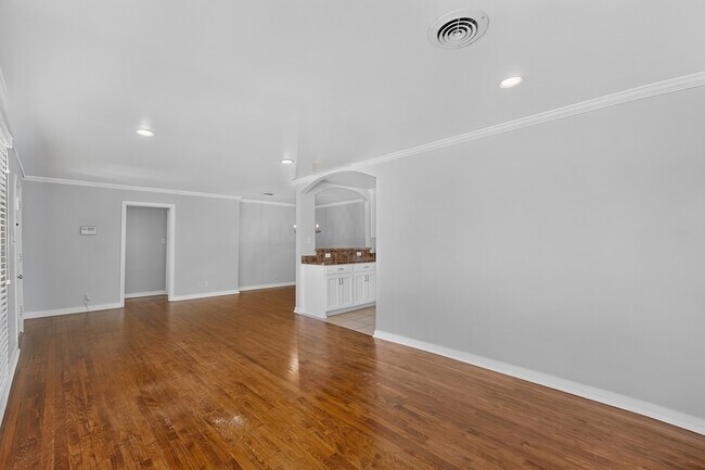 Building Photo - 4812 Wateka Dr