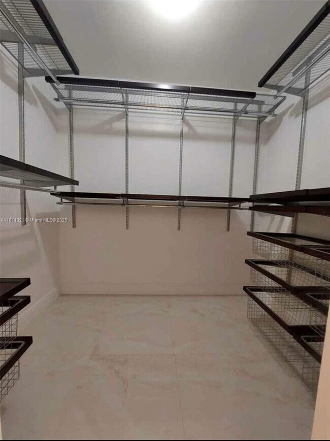 Building Photo - 1050 SW 137th Ct