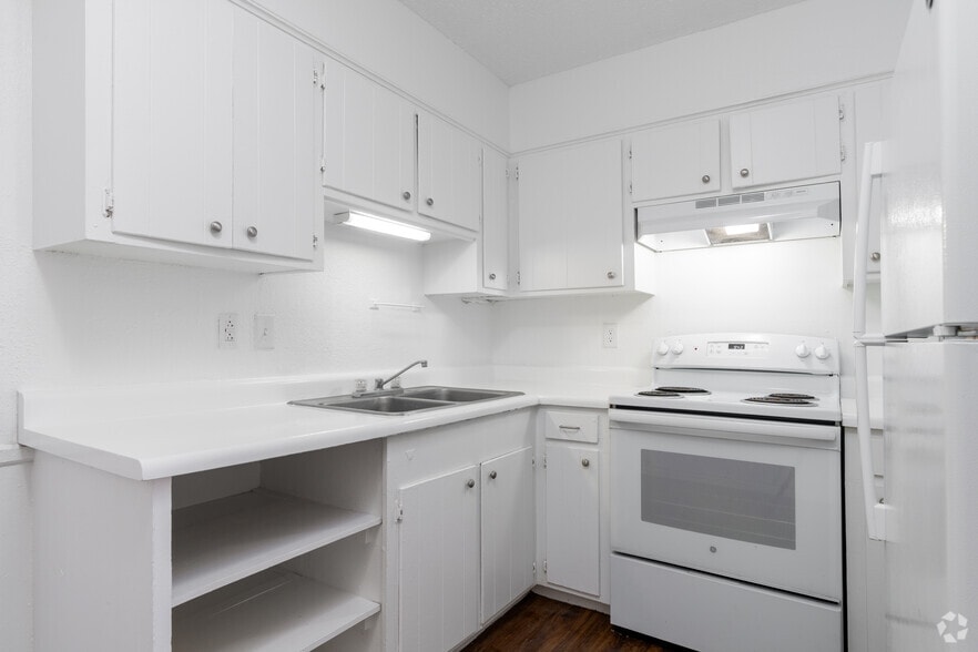 Primary Photo - Fairbanks Apartments