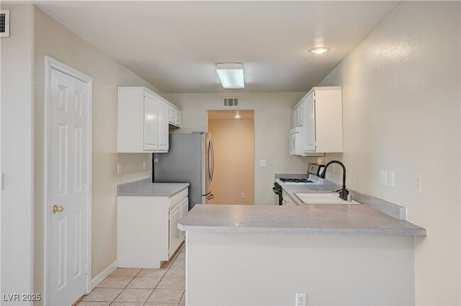 Building Photo - 10164 Tree Bark St