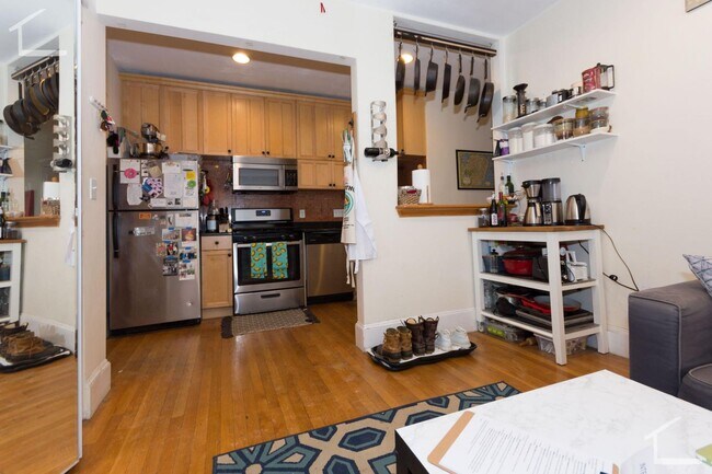 Building Photo - Avl 9/1 Huge renovated Coolidge Corner 4BR/3BA with AC!