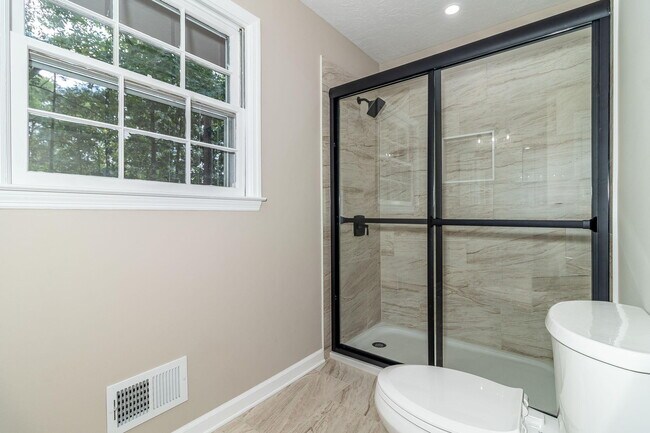 Building Photo - 4375 Lake Idylwilde Dr