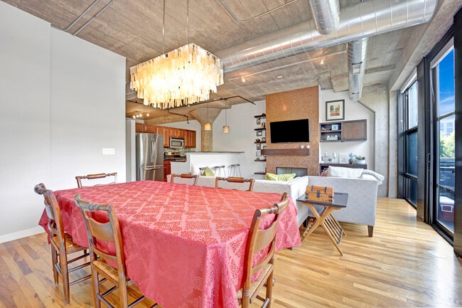 Building Photo - 1111 W 15th St