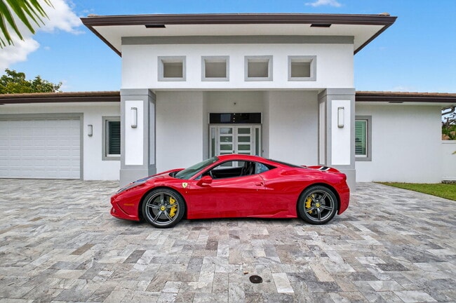 Building Photo - 711 NE 6th St