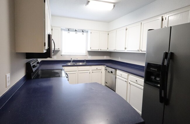 Building Photo - 940 Central Ave