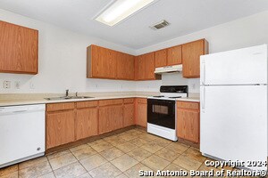Building Photo - 10106 Amber Flora Dr
