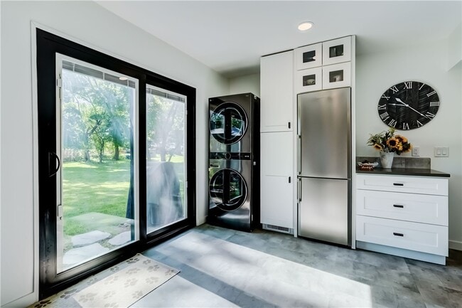Building Photo - 20 Meadow View Dr