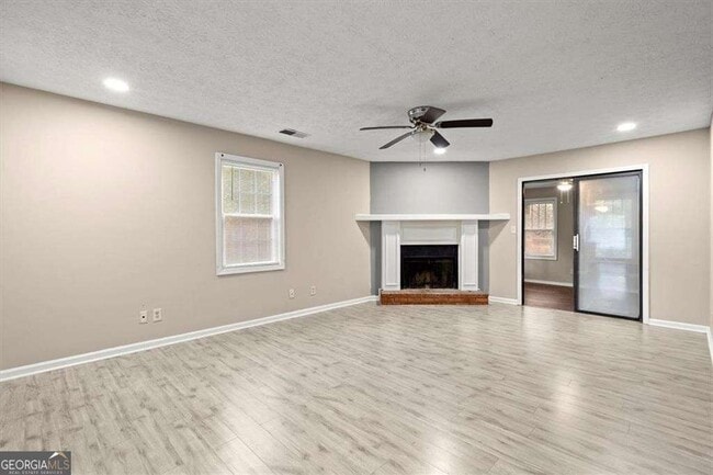 Building Photo - 326 Farm Pl Ct NE