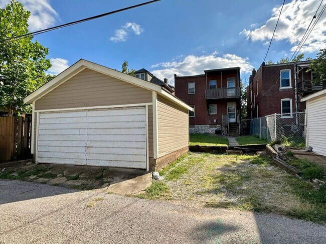 Building Photo - 735 Dover Pl