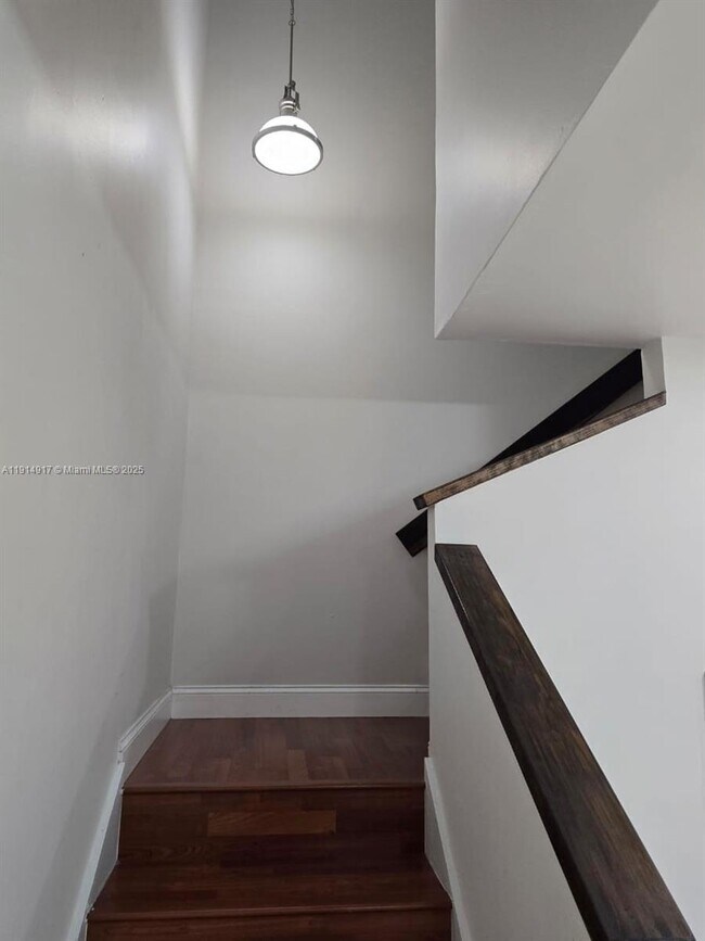 Building Photo - 6395 SW 136th Ct