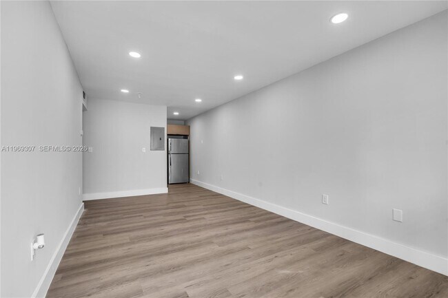 Building Photo - 560 NE 63rd St